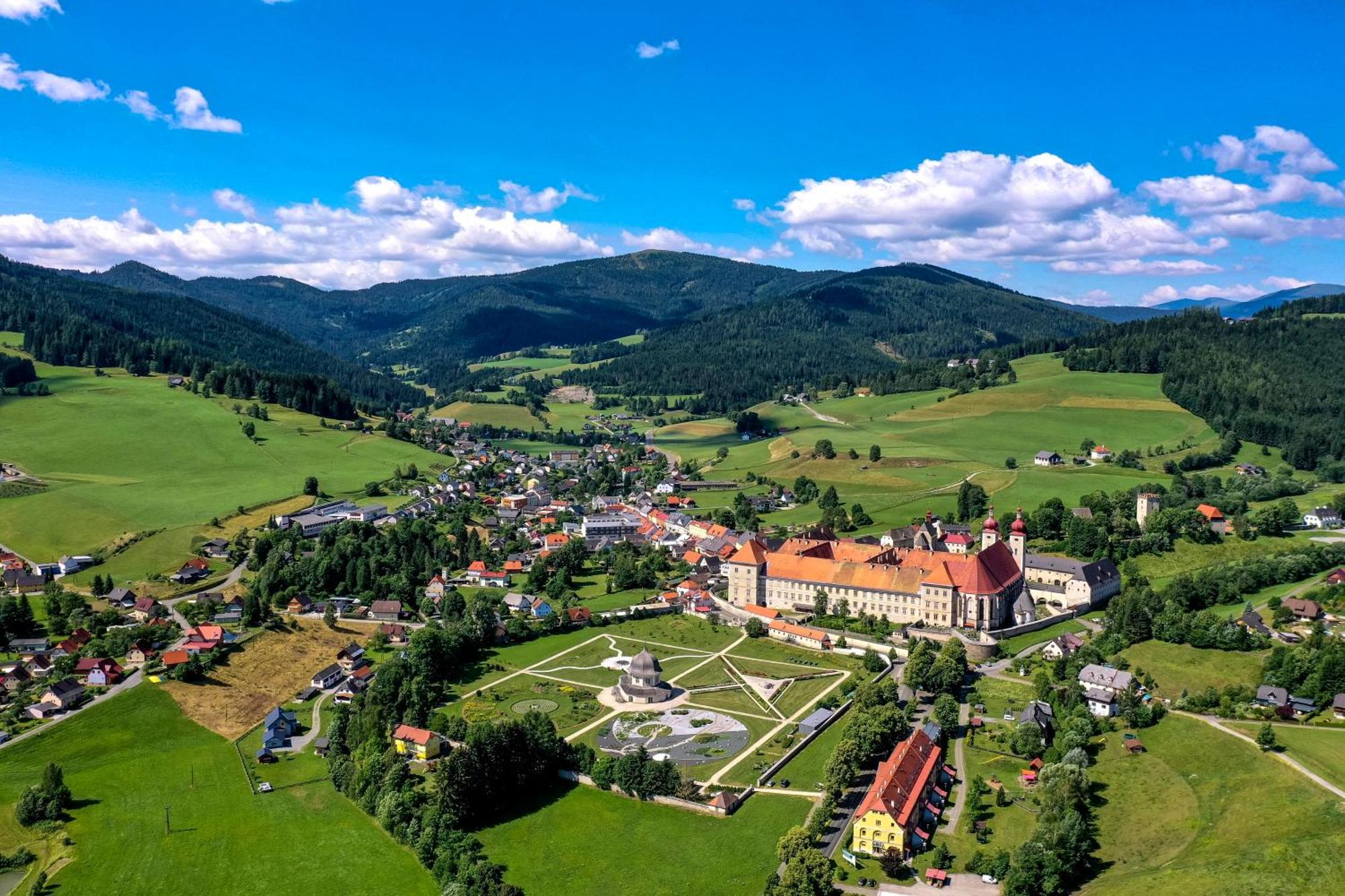 Naturpark Chalets Lambrecht By Alps Resorts Sankt Lambrecht Luaran gambar